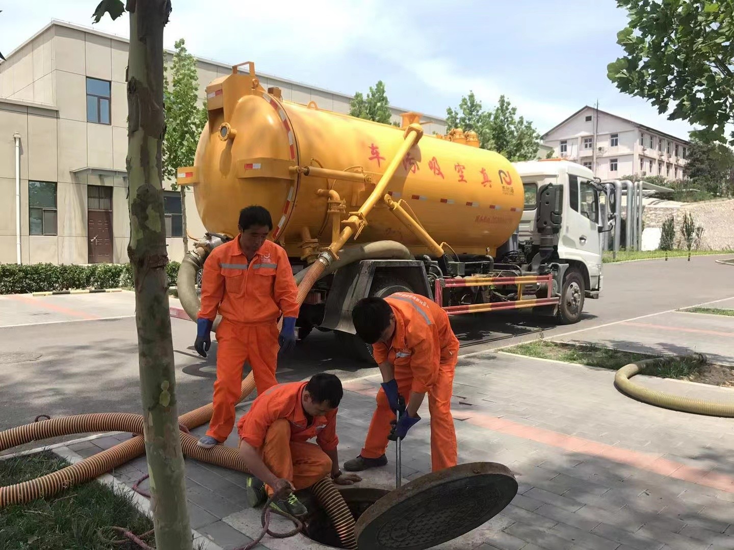 隆尧化粪池清理与5-8吨吸粪车施工效率分析